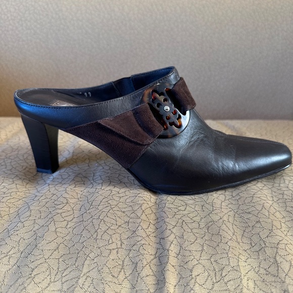 Brighton Rococo Brown Leather and Suede Mules With Tortoise Shell Trim - Picture 2 of 11